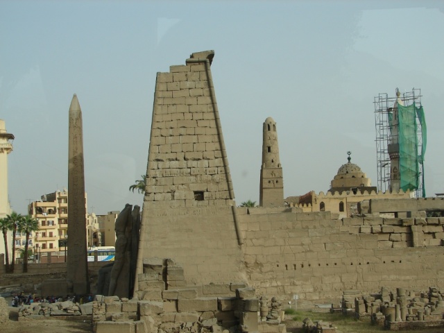 Temple of Luxor entry Pylon.jpg